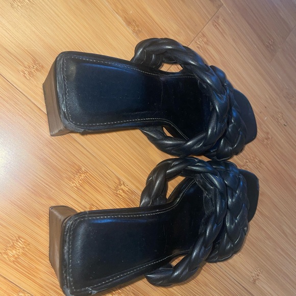 Express Women’s Heel - Picture 2 of 3